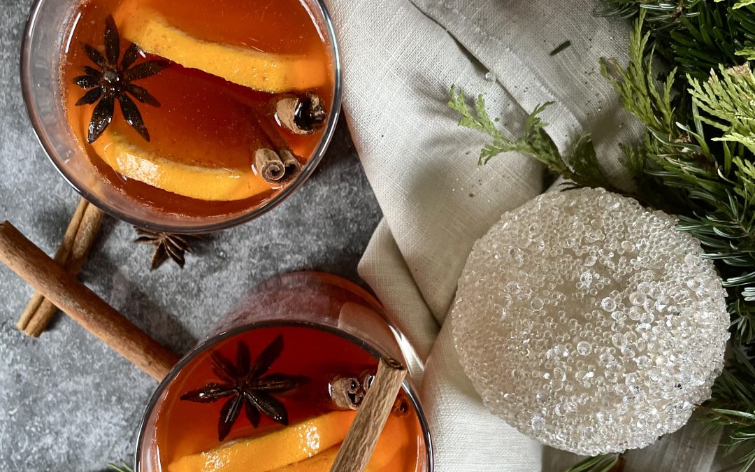 Unser Winterdrink: Hot Aperol mit Orangenpulver
